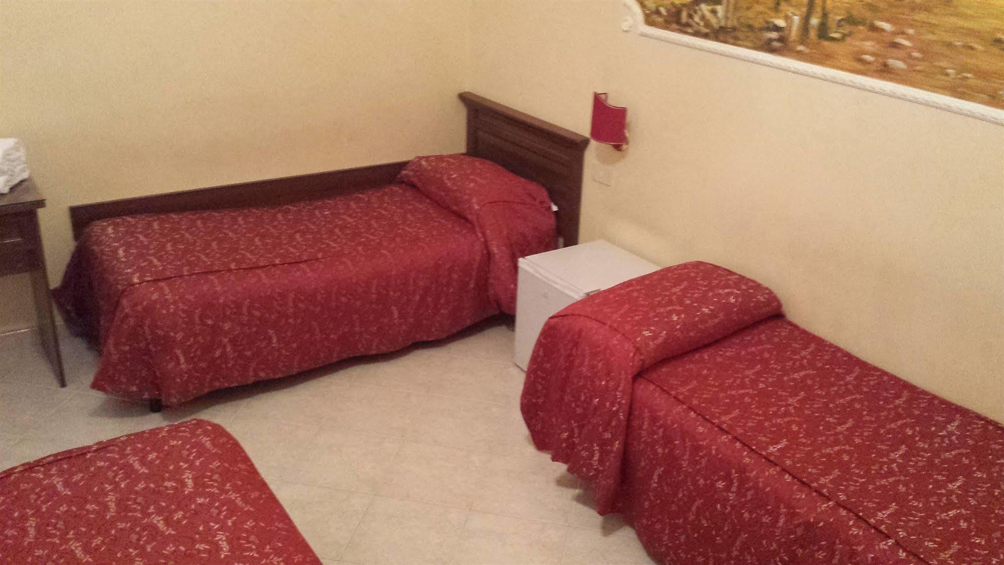 Hostel Cosmos روما المظهر الخارجي الصورة