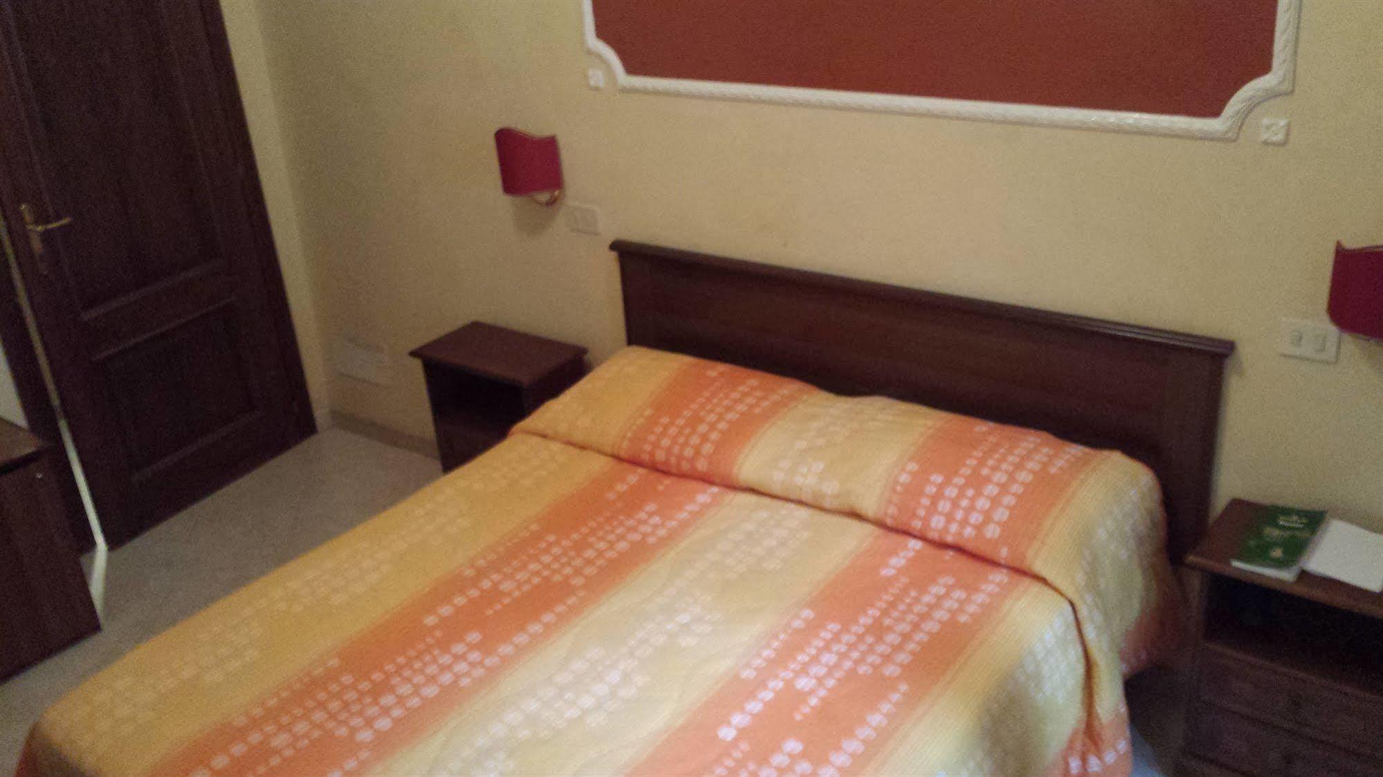 Hostel Cosmos روما المظهر الخارجي الصورة
